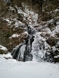 凍った滝の写真